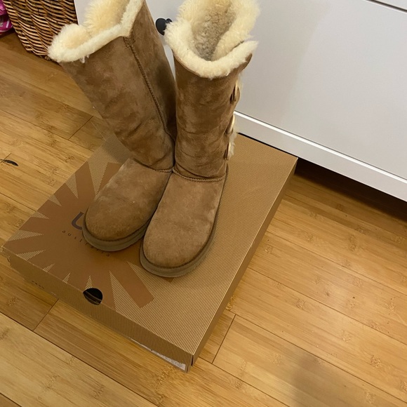UGG size 7 boots. Good condition - Picture 3 of 4